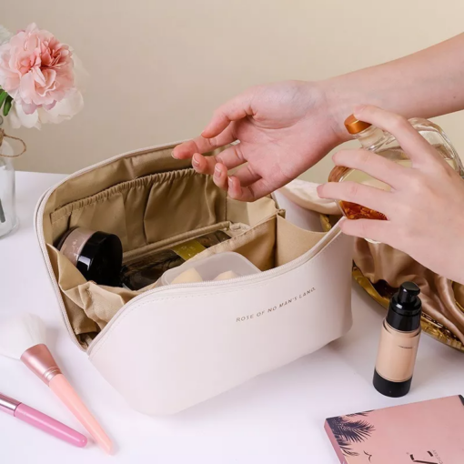 Necessaire / Estojo Organizador de Maquiagem e Higiene Pessoal Impermeável